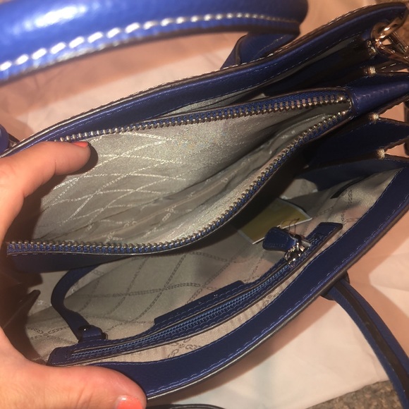 Michael Kors medium purse with strap - Picture 7 of 14